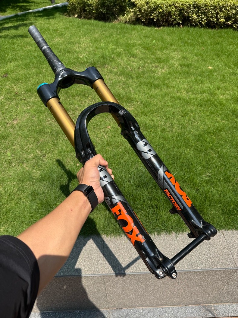 Прочие Вилка fox38grip2 — фото 1