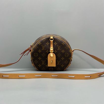 Louis Vuitton Сумка на плечо LV