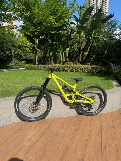 SRAM Велосипед yt capra dvo