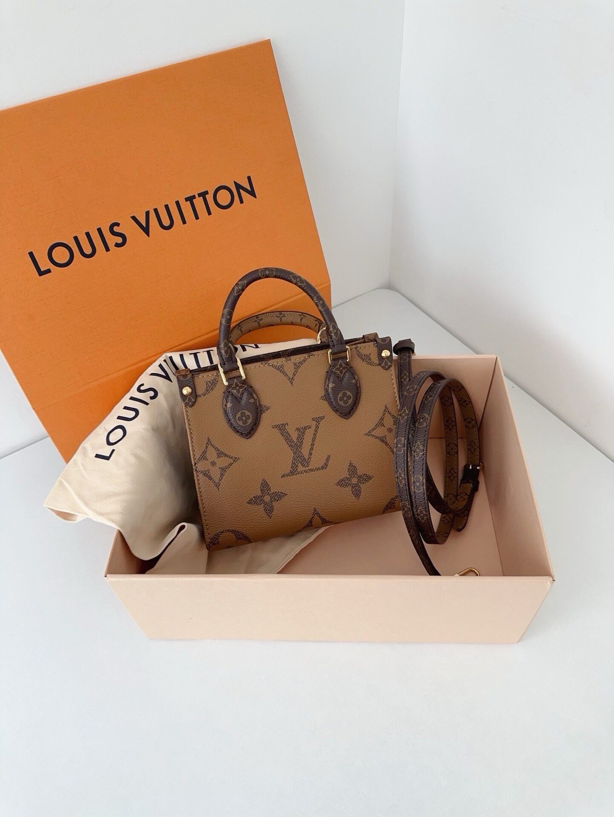 Louis Vuitton Сумка Onthego — фото 1