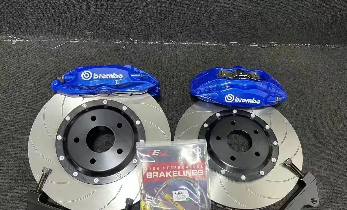 Brembo Оригинальные Brembo F50 четырехпоршневые суппорты снято с авто — фото 1