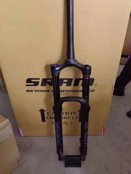 RockShox Вилка Yari RC