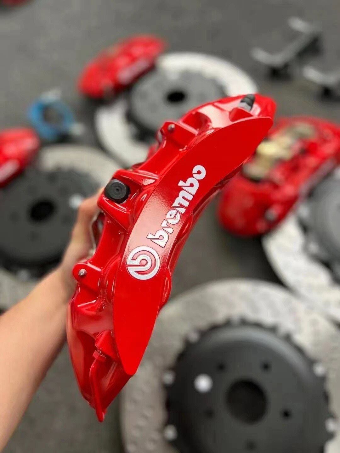 Brembo Brembo V6 универсальные шестипоршневые тормозные суппорты — фото 1