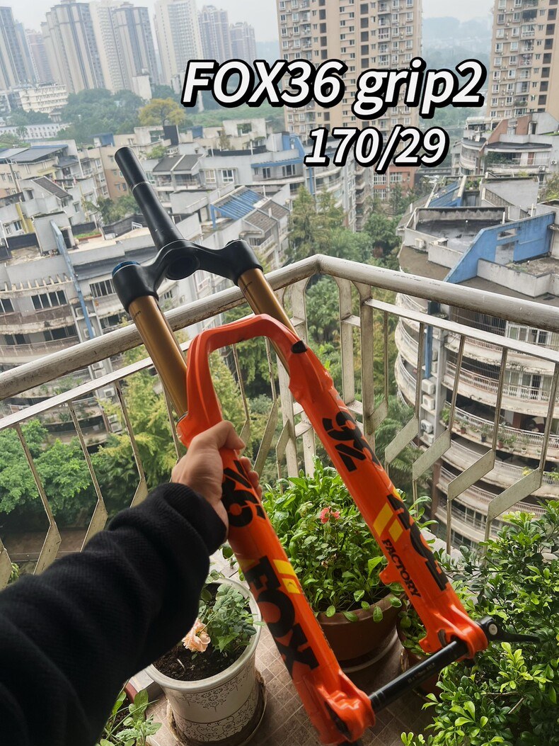 Прочие Вилка fox36 grip2 — фото 1