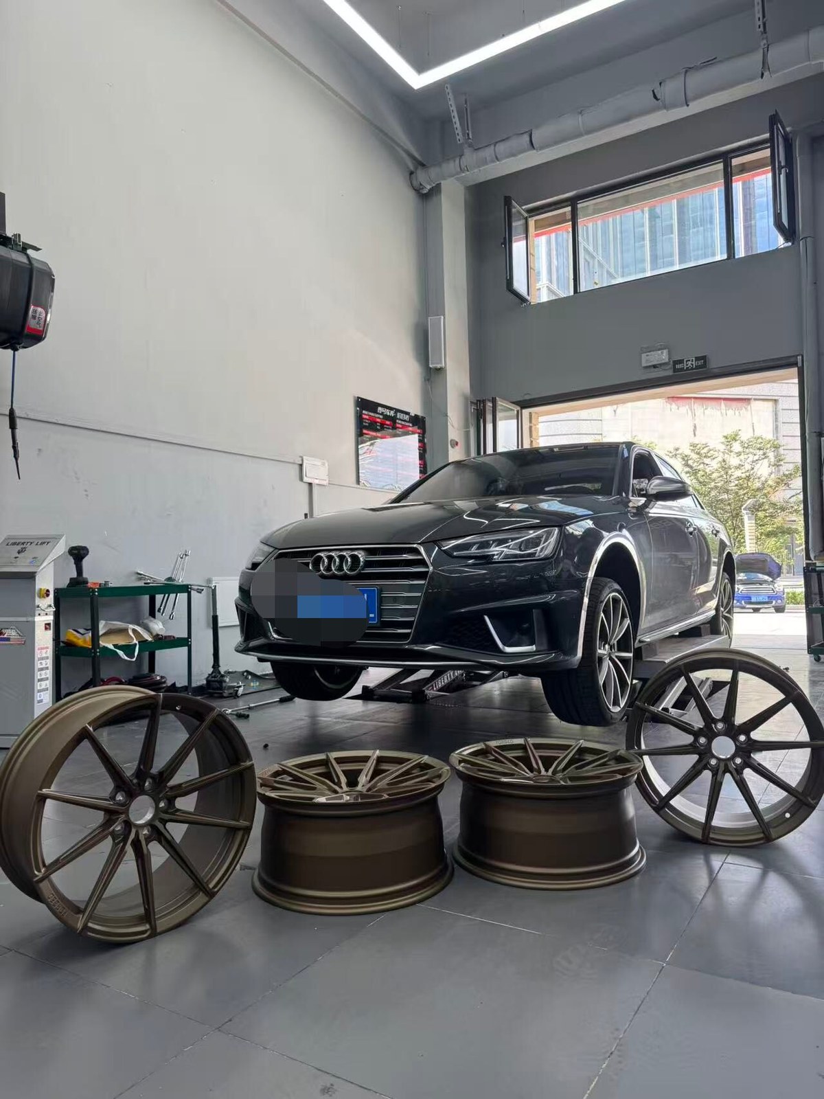 Прочие Audi S4 19-дюймовые литые диски — фото 1